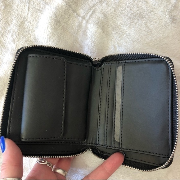 NWOT Guess Faux Python Snakeskin Small Wallet Zip Around - Picture 3 of 6